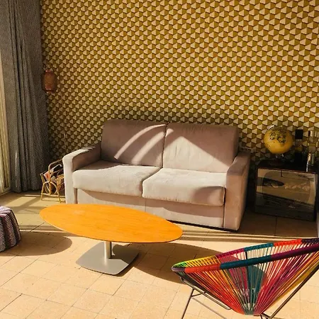 Croisette Banane 4 Sleeps Cannes